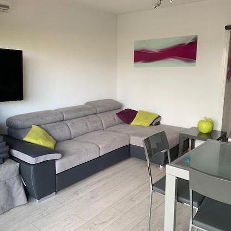 Appartement Face A La Mer Et Au Port Saint Laurent Du Var Avec Jardin Privatif מראה חיצוני תמונה
