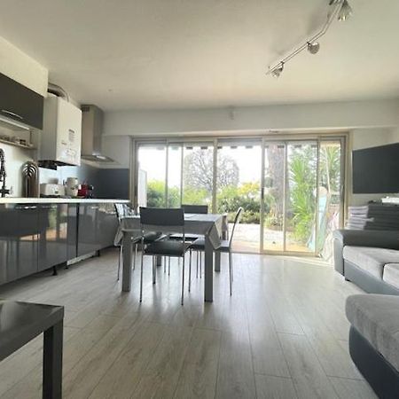 Appartement Face A La Mer Et Au Port Saint Laurent Du Var Avec Jardin Privatif מראה חיצוני תמונה